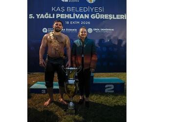 Başkan Vekili Büşra Özdemir kadın muhtarlarla güreşleri izledi