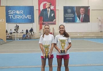Osmangazi Belediyespor'dan Kortta Çifte Gurur