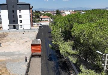 Burhaniye'de 12 Ayrı Mahallede Yol Seferberliği