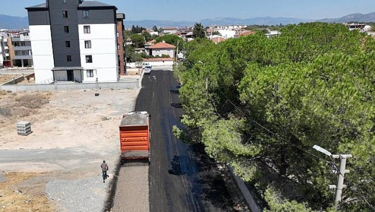 Burhaniye'de 12 Ayrı Mahallede Yol Seferberliği