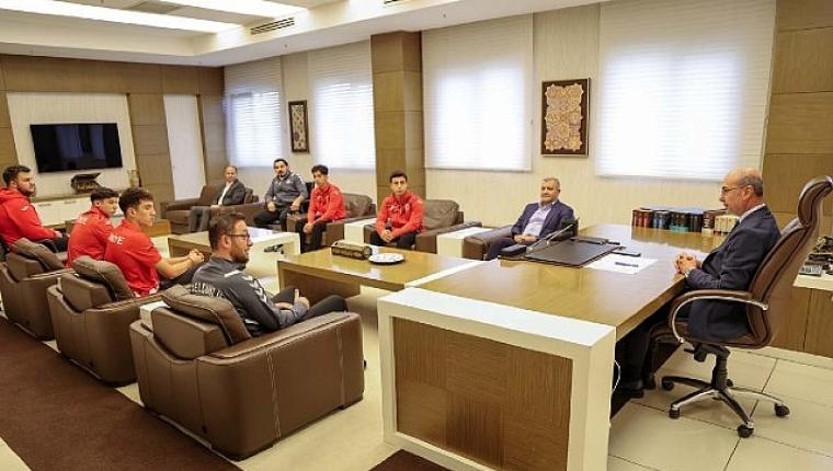 Başkan Pekyatırmacı, Selçuklu Belediyespor Kulübü'nün Derece Yapan Sporcularını Ağırladı