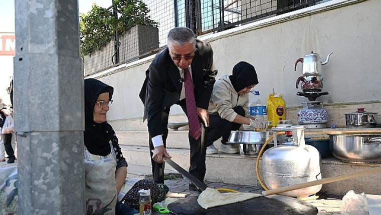 Başkan Topaloğlu'ndan pazar esnafına ziyaret