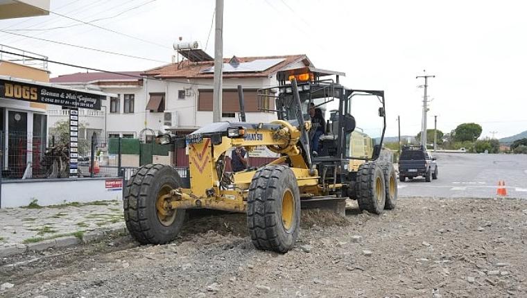 Burhaniye'de Fen İşleri Ekipleri Sahada Çalışmalarını Sürdürüyor