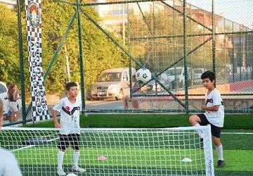 Sahalar yenilendi: Çeşme'nin mahallelerinde spor şenliği başladı