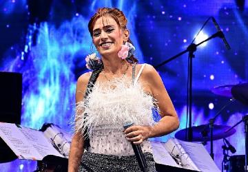 Yıldız Tilbe, Kıbrıs'ta 2 bin davetliye unutulmaz bir gece yaşattı!