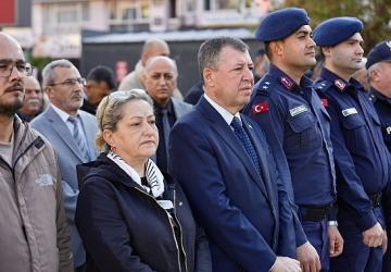 Muhtarlar Günü çelenk sunma töreni Cumhuriyet Meydanı'nda gerçekleşti
