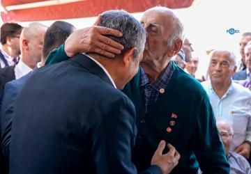 Özgür Özel’den emeklilere vaat: ‘Maaşlar önce bir, ardından 1,5 asgari ücret olacak’