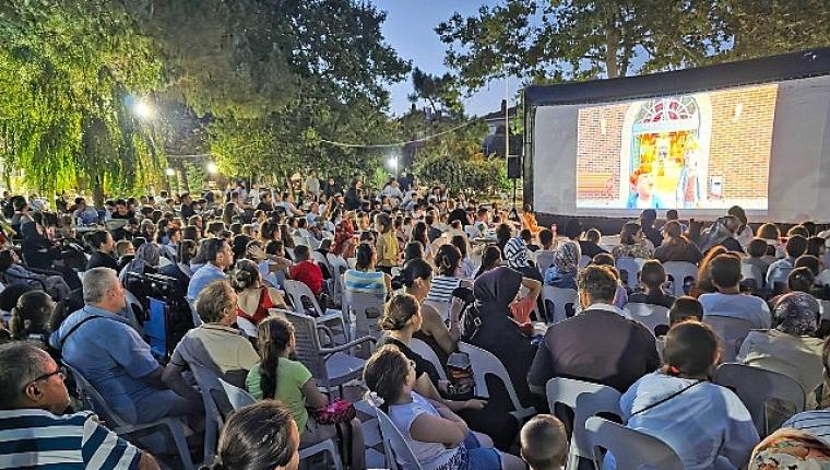 Malkara'da Yaz Akşamları "Açık Hava Sinema Geceleri" ile Renklendi: Binlerce Çocuk Sinema Keyfi Yaşadı