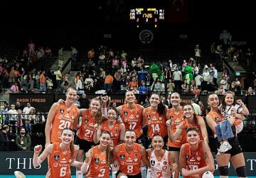 Eczacıbaşı Peron İstanbul evinde galip!