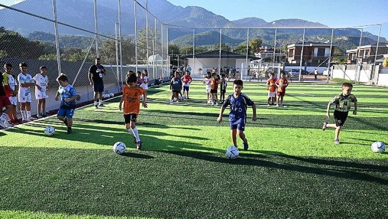 Tekirova'ya yeni halı saha kazandırıldı
