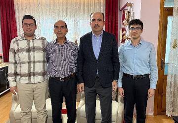Başkan Altay, “Vefa Umresi" ile Kutsal Topraklara Giden Vatandaşları Evlerinde Ziyaret Etti
