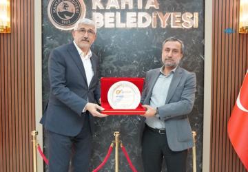 Kitap fuarı ve Kerge Festivali için Başkan Hallaç’a teşekkür plaketi