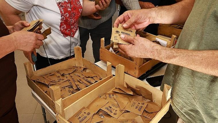 Efes Tarlası Yaşam Köyü'nde Yerel Tohum ve Kışlık Fide Eğitimi