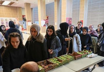 Bayrampaşa Belediyesi'nden lise son sınıf öğrencilerine YKS semineri