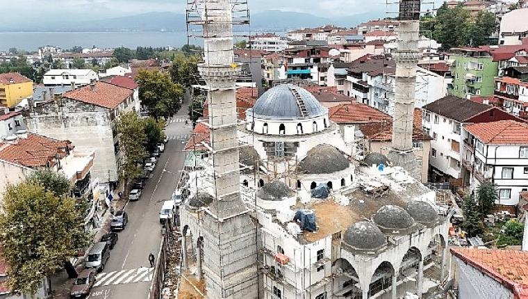 Kuruçeşme Merkez Camii'nde siluet ortaya çıkıyor