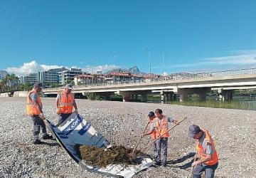 Büyükşehir Belediyesi ekipleri gece boyunca sahada görev yaptı