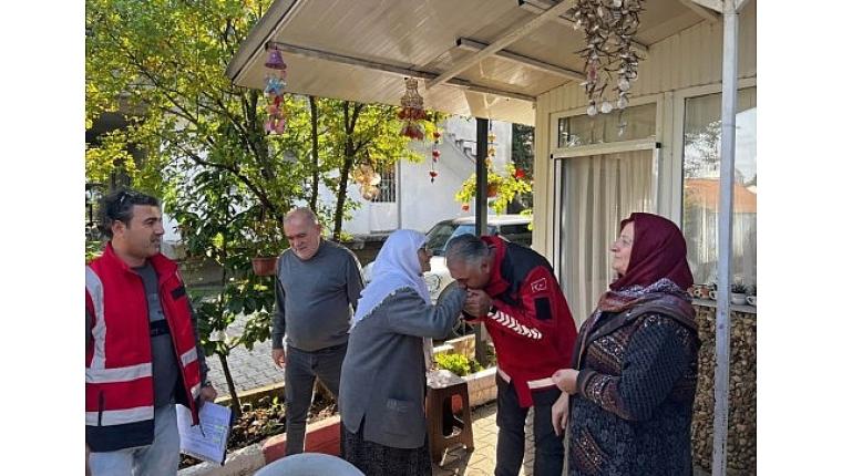 Kartepe Belediyesi Selden Etkilenen Vatandaşları Yalnız Bırakmıyor