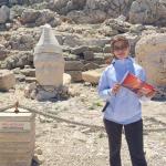 ADIYAMAN (PERRE) - Adıyaman'ın Kahta ilçesinde Nemrut Dağı'ndaki Kommagene Krallığı'na ait devasa heykelleri ziyaret eden Profesyonel Tur Rehberi Gizem Tekyurt, Ortadoğu'da Kommagene modeli yönetimi olduğu taktirde savaş...