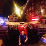 ADIYAMAN (PERRE) - 15 Temmuz 2016'daki hain darbe girişiminde Cumhurbaşkanı Recep Tayyip Erdoğan'ın çağrısı üzerine İstanbul'da meydanlara ilk inenler arasında yer alan Adıyamanlı Muhammed Irmak, o gece çektiği görüntüle...