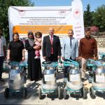 ADIYAMAN (PERRE) - Tarım ve Orman Bakanlığı Hayvancılık Genel Müdürlüğü tarafından yürütülen Deprem Bölgesi Hayvancılık Destekleri Projesi kapsamında, Adıyaman'daki çiftçi ve üreticilere toplam 109 adet süt sağım makines...