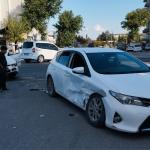 ADIYAMAN (PERRE) - (Şeriban ÖZÇAKMAK) - Adıyaman'da iki otomobilin karıştığı trafik kazasında 3 kişi yaralandı.