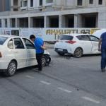ADIYAMAN (PERRE) - (Şeriban ÖZÇAKMAK) - Adıyaman'da iki otomobilin karıştığı trafik kazasında 3 kişi yaralandı.