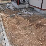 ADIYAMAN (PERRE) - (Şeriban ÖZÇAKMAK) - Adıyaman merkeze bağlı Çemberlitaş köyünde 6 Şubat depremlerinin ardından inşa edilen afet köy evlerinde altyapı, çevre düzenlemesi ve bazı yapısal eksikliklerin bulunduğu öne sürü...