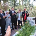 ADIYAMAN (PERRE) - (Berfin GÜRBÜZ) - Fırat Kalkanı Harekat Bölgesi'nde 10 Ekim 2021'de terör saldırısı sonucu şehit olan Özel Harekat Polisi Fatih Doğan, şehadetinin yıl dönümünde Adıyaman Şehitliği'nde mezarı başında dü...