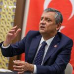 ANKARA (PERRE) - (Şeriban ÖZÇAKMAK) - CHP'nin seçilmiş il başkanlarıyla Ankara'da bir araya gelen Özgür Özel, yeni partinin önümüzdeki günlerde milletvekilleri tarafından kurulacağını söyledi.