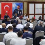 ANKARA (PERRE) - (Şeriban ÖZÇAKMAK) - CHP'nin seçilmiş il başkanlarıyla Ankara'da bir araya gelen Özgür Özel, yeni partinin önümüzdeki günlerde milletvekilleri tarafından kurulacağını söyledi.