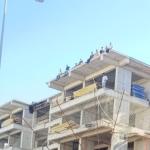 ADIYAMAN (PERRE) - (Şeriban ÖZÇAKMAK) - Adıyaman'ın Besni ilçesinde bir yerinde dönüşüm projesinde çalışan işçiler, ücretlerini alamadıklarını ileri sürerek inşaat hâlindeki binanın çatısına çıktı.