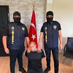 ANKARA (PERRE) - (Şeriban ÖZÇAKMAK) - İçişleri Bakanlığı, kırmızı bültenle aranan "Redkitler" ve "Erdoğan Aykut" organize suç örgütlerinin elebaşları Ferhat Delen ve Erdoğan Aykut'un da aralarında bulunduğu 7 kişinin Gür...