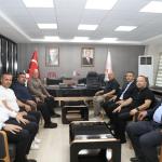 ADIYAMAN (PERRE) - AK Parti Adıyaman Milletvekili Resul Kurt ve İl Genel Meclis Başkanı Mehmet Kılınç, Gençlik ve Spor İl Müdürü Hüseyin Elüstü'nü ziyaret ederek gençlik ve spor alanındaki çalışmalar ile projeleri değerl...