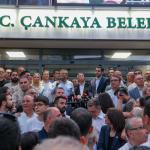 ANKARA (PERRE) - (Şeriban ÖZÇAKMAK) - Çankaya Belediye Başkanı Hüseyin Can Güner'in gözaltına alınması, CHP Ankara İl Örgütü'nün çağrısıyla Ankara'da protesto edildi.