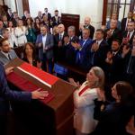 ANKARA (PERRE) - (Şeriban ÖZÇAKMAK) - YENİ Parti'nin kuruluş dilekçesinin İçişleri Bakanlığı'na verilmesinin ardından Manisa Milletvekili Özgür Özel, beraberindeki milletvekilleriyle Hacı Bayram-ı Veli Camii'nde cuma nam...