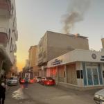 ADIYAMAN (PERRE) - (Ömer Faruk YILMAZ) - Adıyaman'ın Kahta ilçesinde üç katlı bir evin çatısında bulunan koltuklarda çıkan yangın, itfaiye ekiplerince söndürüldü.