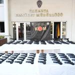 SAKARYA (PERRE) - (Hasan GÜLER) - Sakarya Cumhuriyet Başsavcılığı koordinesinde, Sakarya İl Emniyet Müdürlüğü Kaçakçılık ve Organize Suçlarla Mücadele Şube Müdürlüğü ekiplerince Adapazarı ilçesinde silah kaçakçılığının ö...