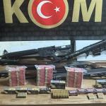 SAKARYA (PERRE) - (Hasan GÜLER) - Sakarya Cumhuriyet Başsavcılığı koordinesinde, Sakarya İl Emniyet Müdürlüğü Kaçakçılık ve Organize Suçlarla Mücadele Şube Müdürlüğü ekiplerince Adapazarı ilçesinde silah kaçakçılığının ö...
