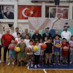 ADIYAMAN (PERRE) - AK Parti Adıyaman Milletvekili Resul Kurt ve İl Genel Meclis Başkanı Mehmet Kılınç, Gençlik ve Spor İl Müdürü Hüseyin Elüstü'nü ziyaret ederek gençlik ve spor alanındaki çalışmalar ile projeleri değerl...