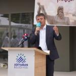 ADIYAMAN (PERRE) - (Enver Efe AYTEKİN) - Adıyaman'da Ahilik Haftası dolayısıyla Kent Meydanı'nda düzenlenen program, esnaf, vatandaşlar ve il protokolünü bir araya getirdi.