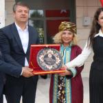 ADIYAMAN (PERRE) - (Şeriban ÖZÇAKMAK) - Adıyaman'da Ahilik geleneğinin bu yılki temsilcisi, kentin esnaflık tarihinde de bir ilke imza attı.