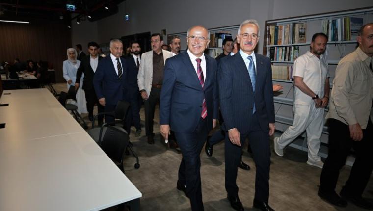 Malatya’nın Şehir Kütüphanesi Bakan Uraloğlu’na Tanıtıldı